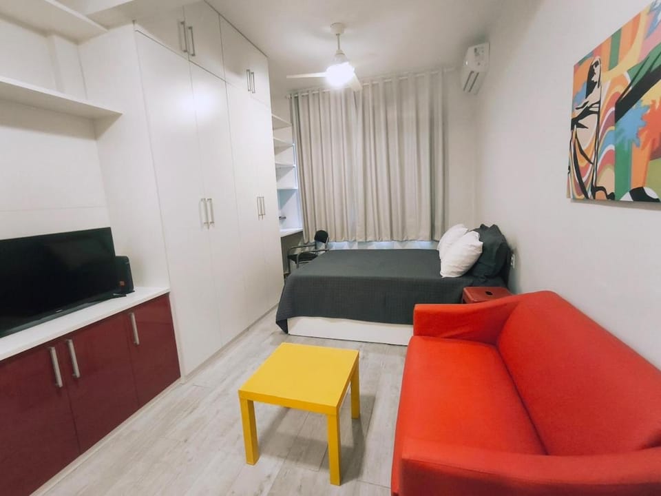 Copacabana: conforto, metrô e praia a 3 minutos Apartment in Rio de Janeiro