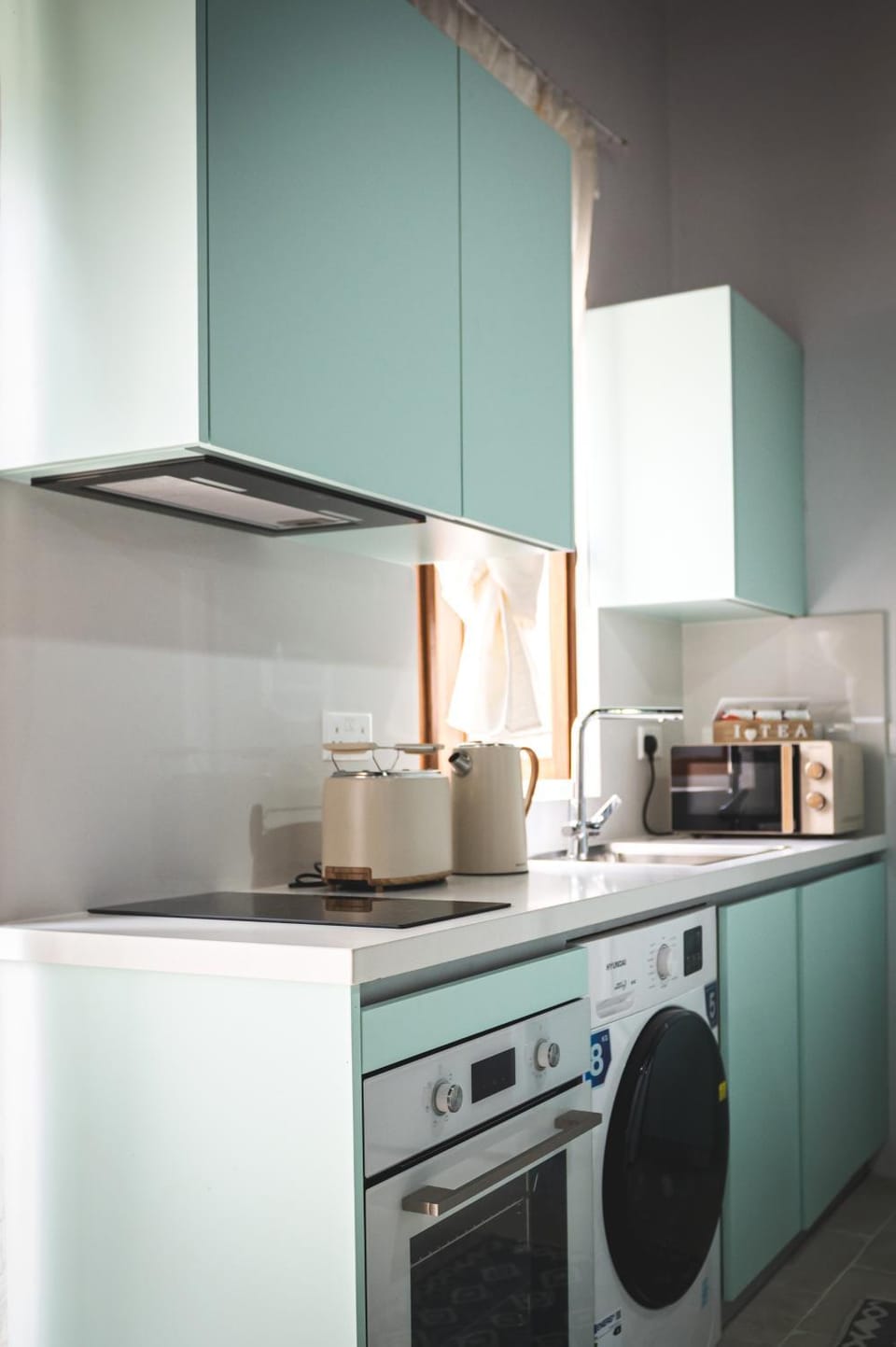 Coffee/tea facilities, Kitchen or kitchenette, oven, toaster, washing machine, dryer