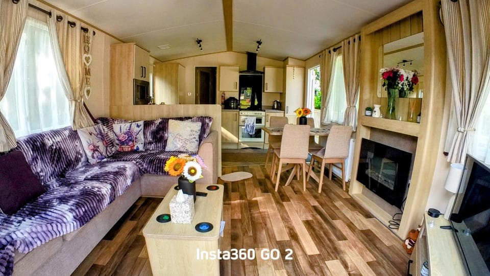 Communal lounge/ TV room, TV and multimedia, Kitchen or kitchenette, Living room, Seating area, Dining area, pet friendly
