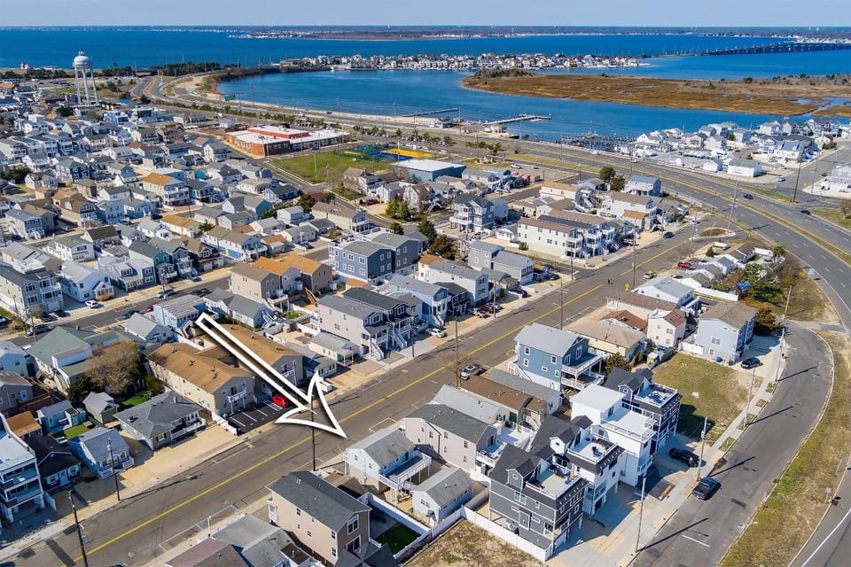 2 beach houses 2 blocks to the beach boardwalk and dinning and beach passes Apartment in Seaside Heights