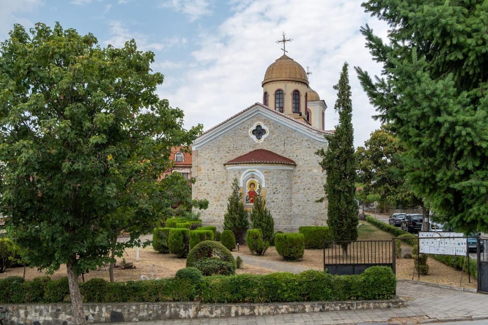 Nearby landmark, Neighbourhood