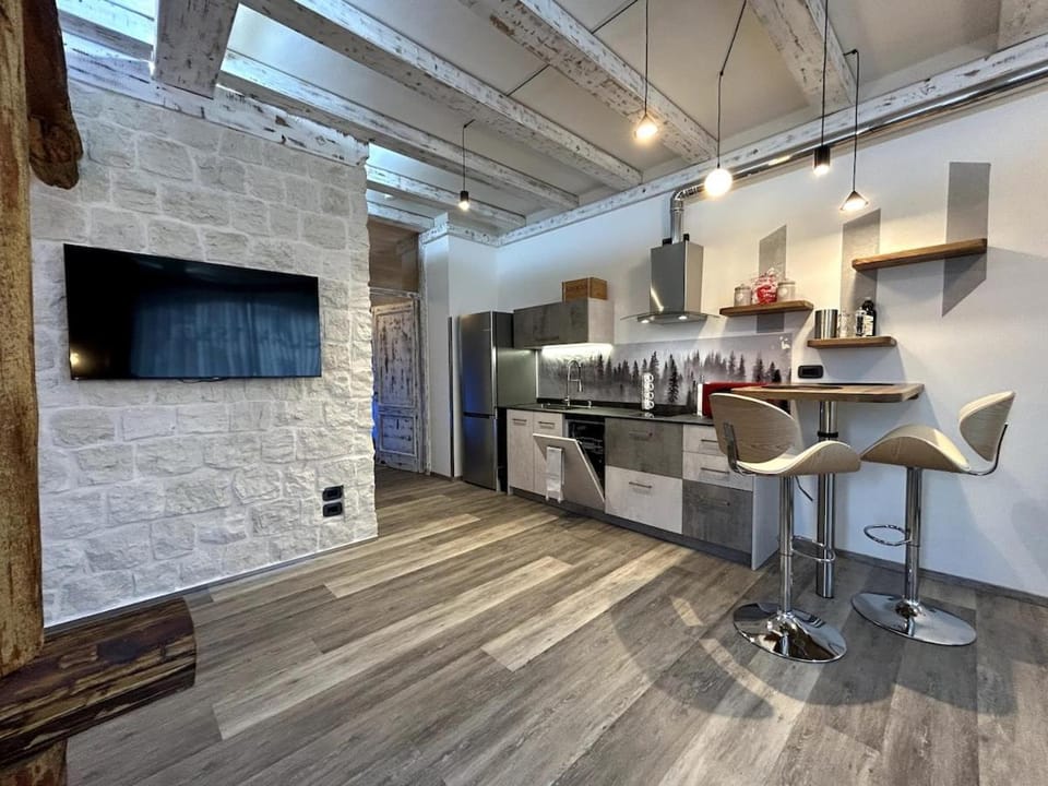 TV and multimedia, Kitchen or kitchenette, Dining area