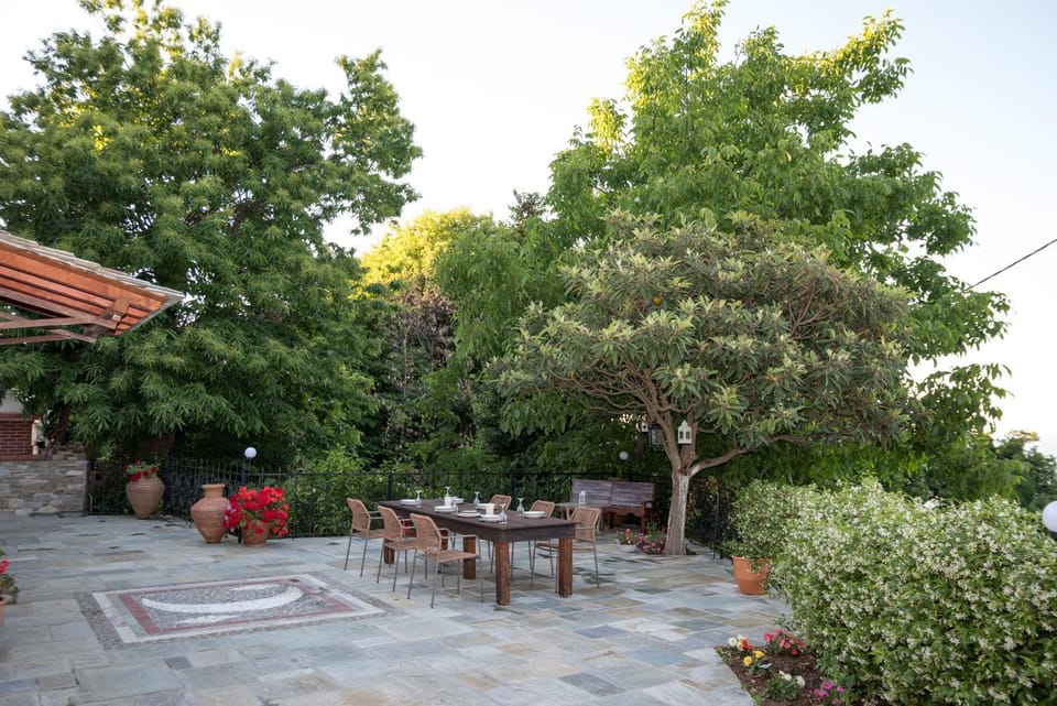 Patio, Dining area