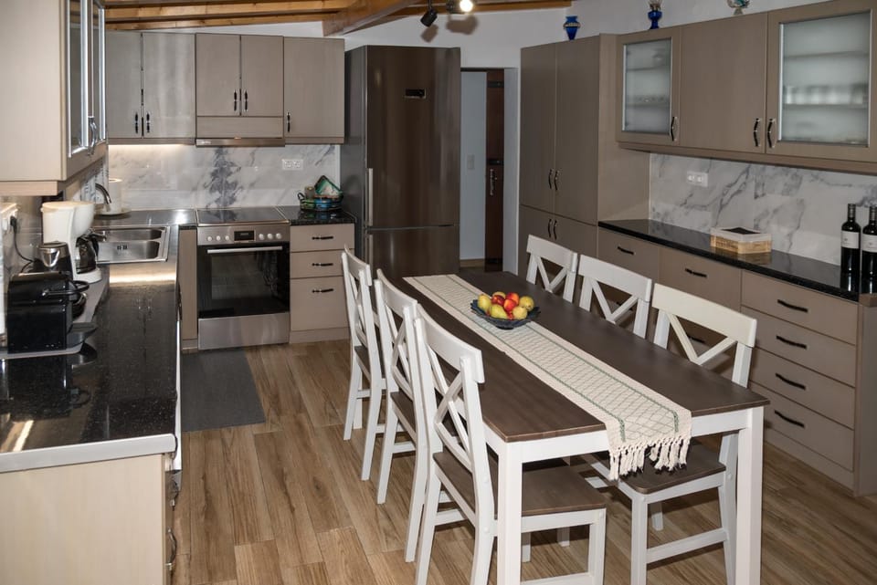 Dining area, oven, stove