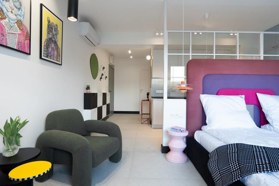 Bed, Photo of the whole room, Seating area, Bedroom