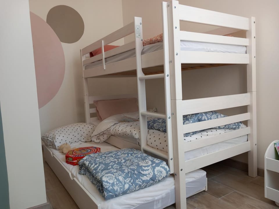 Bedroom, bunk bed