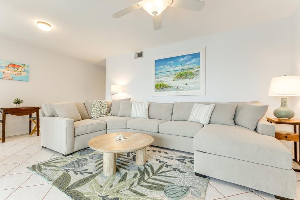 2 Mi to Jupiter Beach: Condo w/ Lake Views House in Jupiter