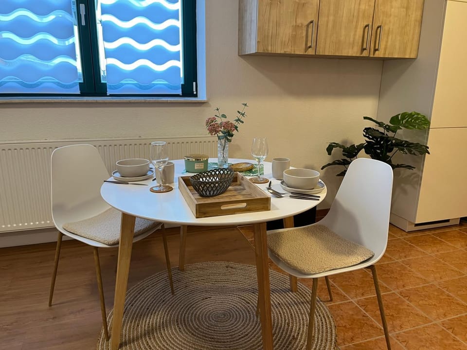 Seating area, Dining area