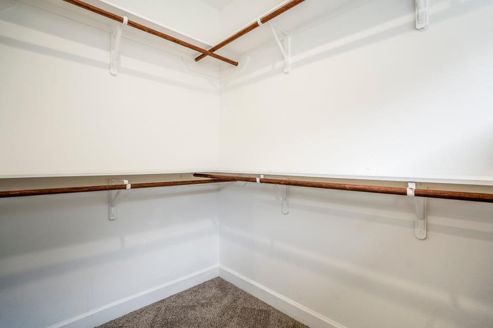 Spacious Luxe Stay , Near DT, MedCtr & NRG, New Apartment in Houston