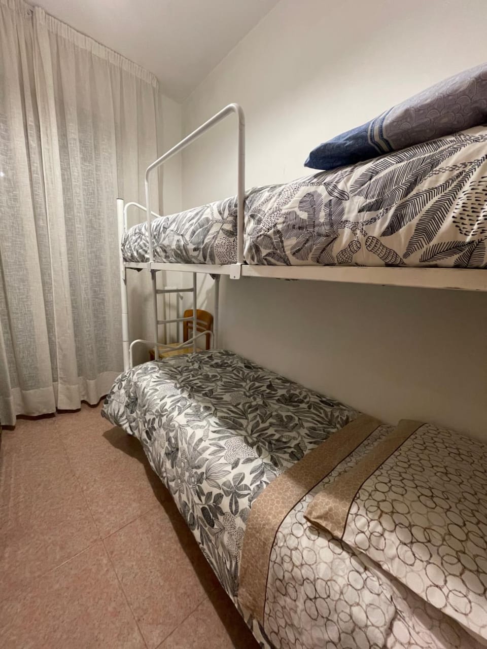 Bed, Photo of the whole room, Bedroom, bunk bed