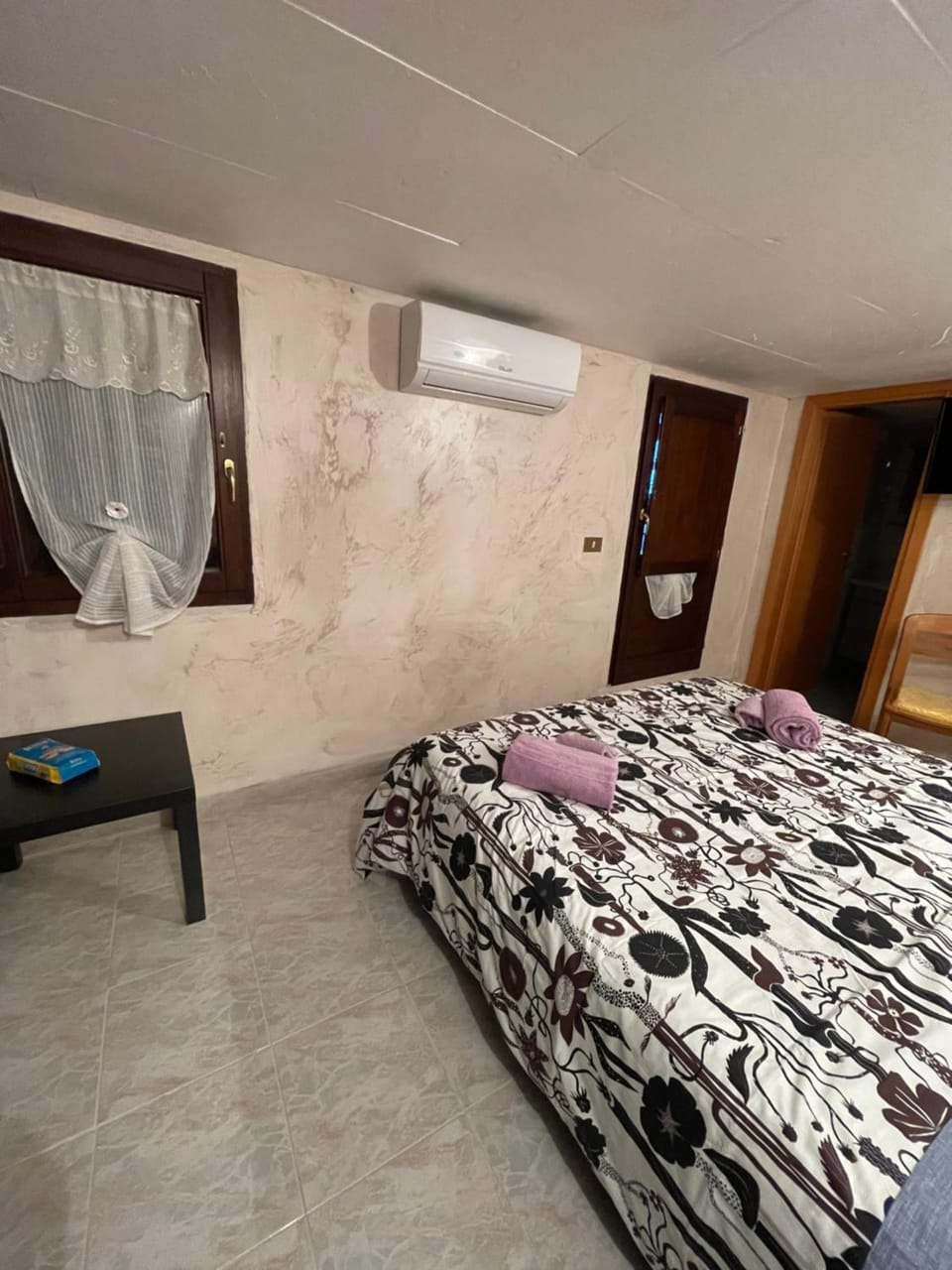 Bed, Photo of the whole room, Bedroom, towels, air conditioner
