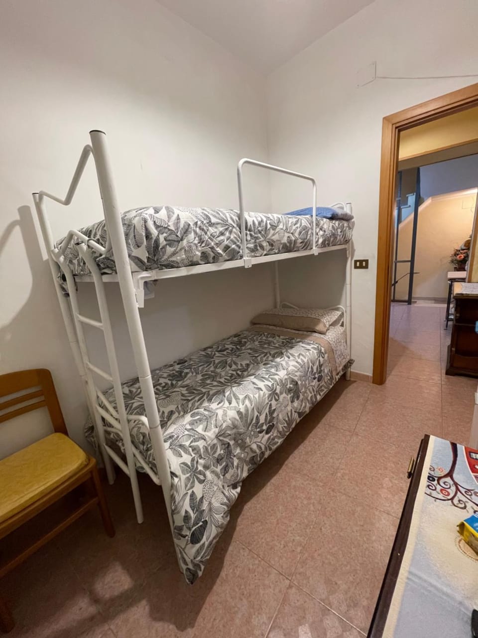 Bedroom, bunk bed, towels