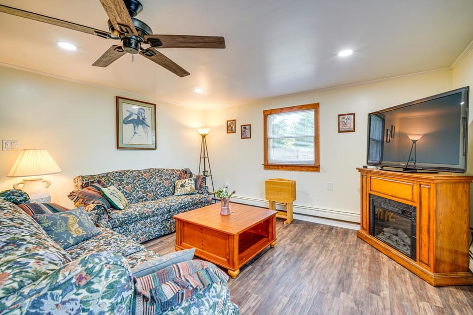 Pet-Friendly Little Egg Harbor Home w/ Fenced Yard House in Atlantic County