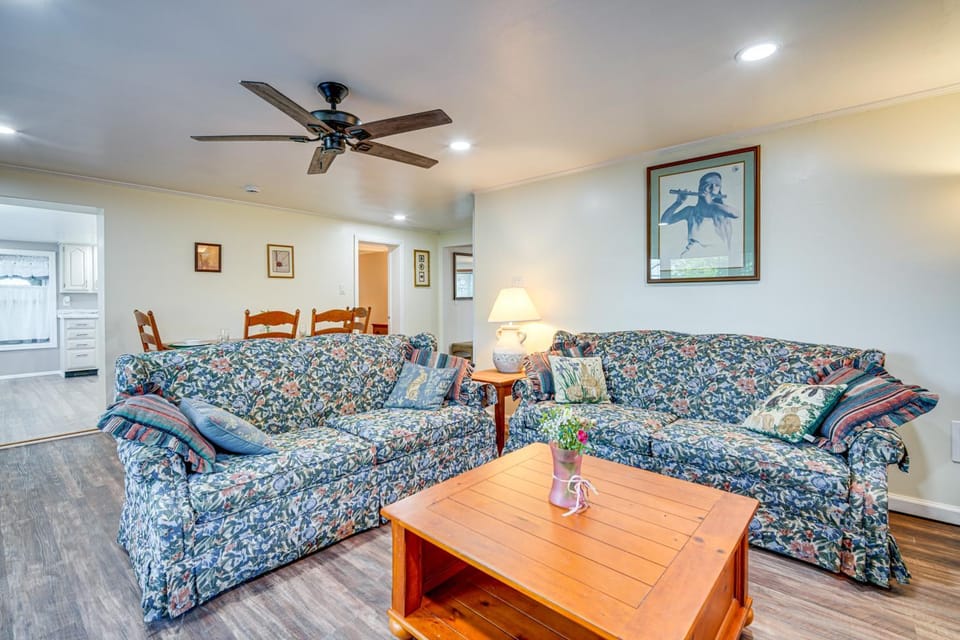 Pet-Friendly Little Egg Harbor Home w/ Fenced Yard House in Atlantic County