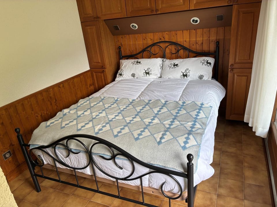 3 Bed Apartment with Private Terrace, Communal Pool, Mont Blanc Views Apartment in Saint-Gervais-Bains