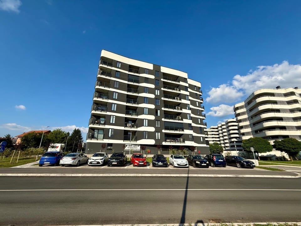 Property building, Day, Neighbourhood, City view, Street view, Location, Parking
