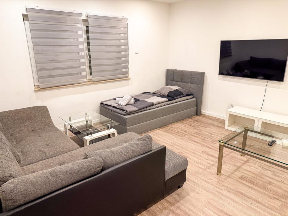 Communal lounge/ TV room, TV and multimedia, Living room, Seating area, Evening entertainment
