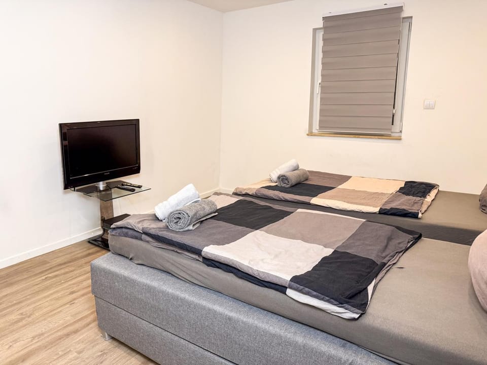 Communal lounge/ TV room, Bed, TV and multimedia, Photo of the whole room, Evening entertainment, Bedroom, towels