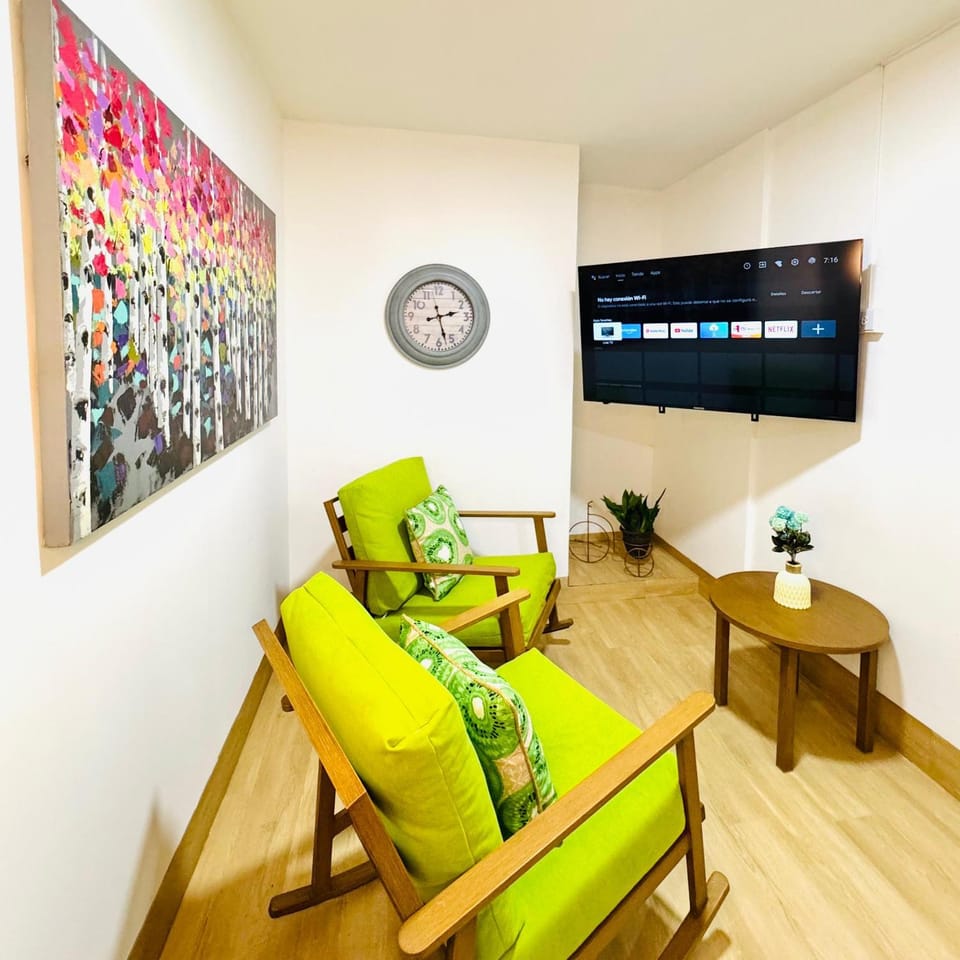 Communal lounge/ TV room