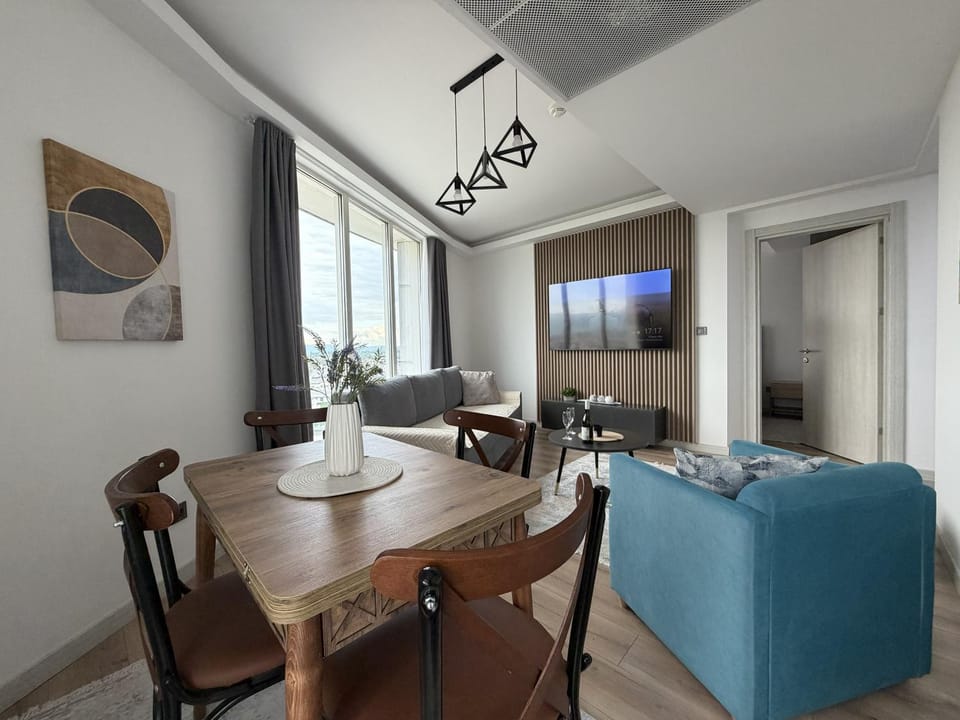 TV and multimedia, View (from property/room), Living room, Seating area, Dining area, City view