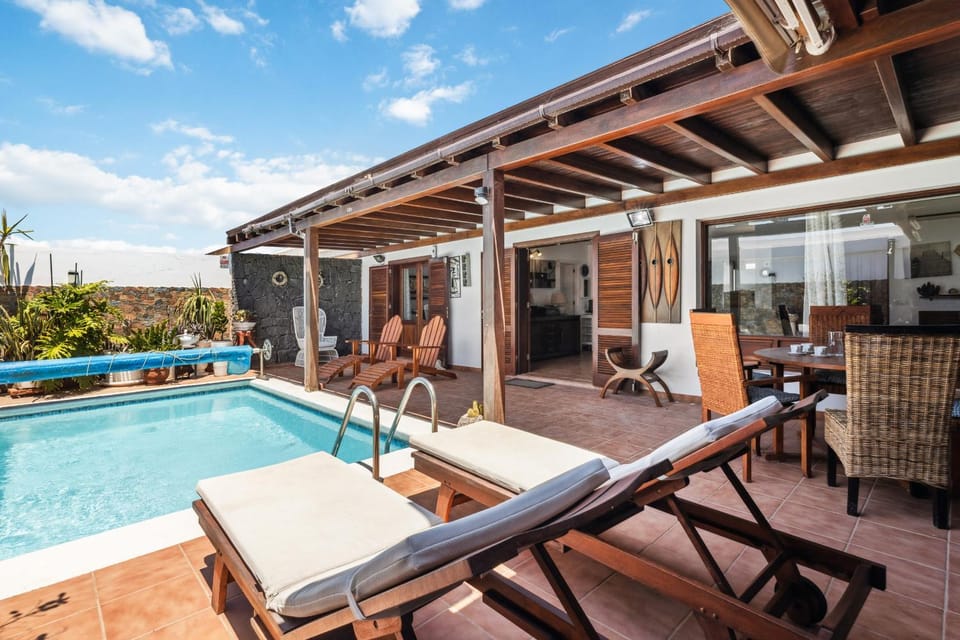 Villa Homaira - VipVipVillas Villa in Playa Blanca