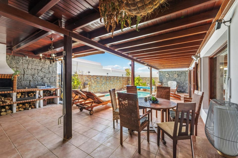 Villa Homaira - VipVipVillas Villa in Playa Blanca