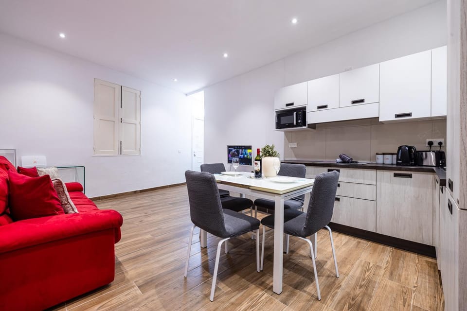 Charming One Bedroom Maisonette in Historic Bormla Apartment in Malta