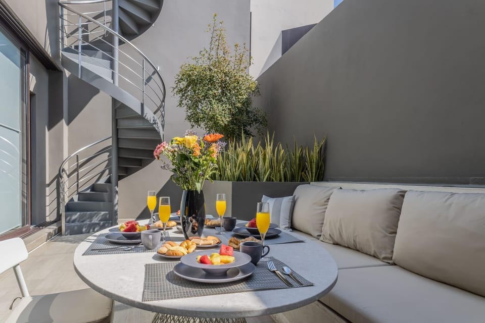 2 BR Cabo Marina Walk to Beach & Private Jacuzzi House in Cabo San Lucas
