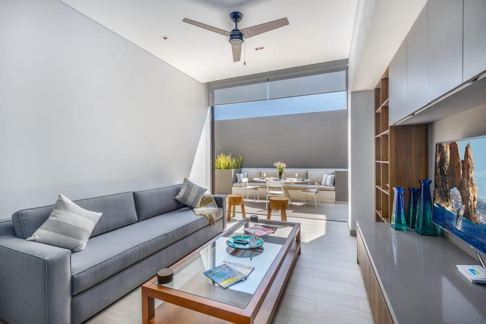 2 BR Cabo Marina Walk to Beach & Private Jacuzzi House in Cabo San Lucas