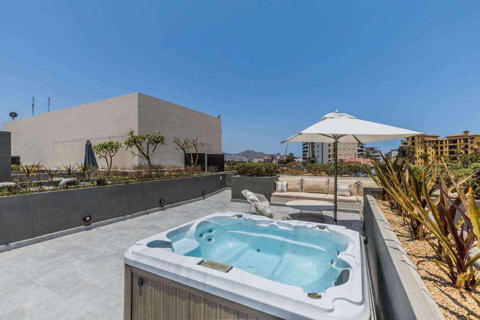 2 BR Cabo Marina Walk to Beach & Private Jacuzzi House in Cabo San Lucas