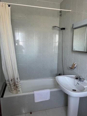 Hostal Delfino Bed and Breakfast in O Eume