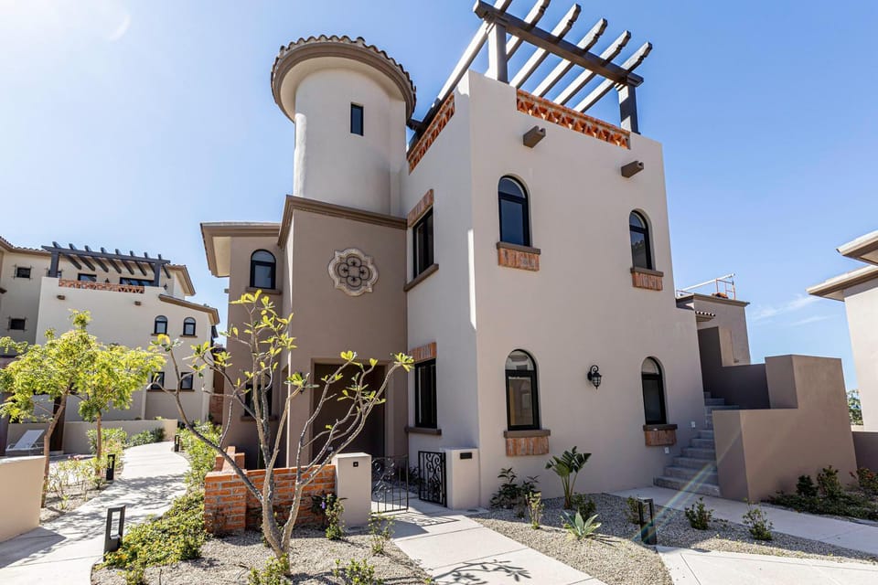 Secluded Retreat with 5-Star Amenities House in Cabo San Lucas