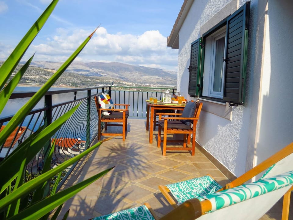 Balcony/Terrace, Mountain view, Sea view