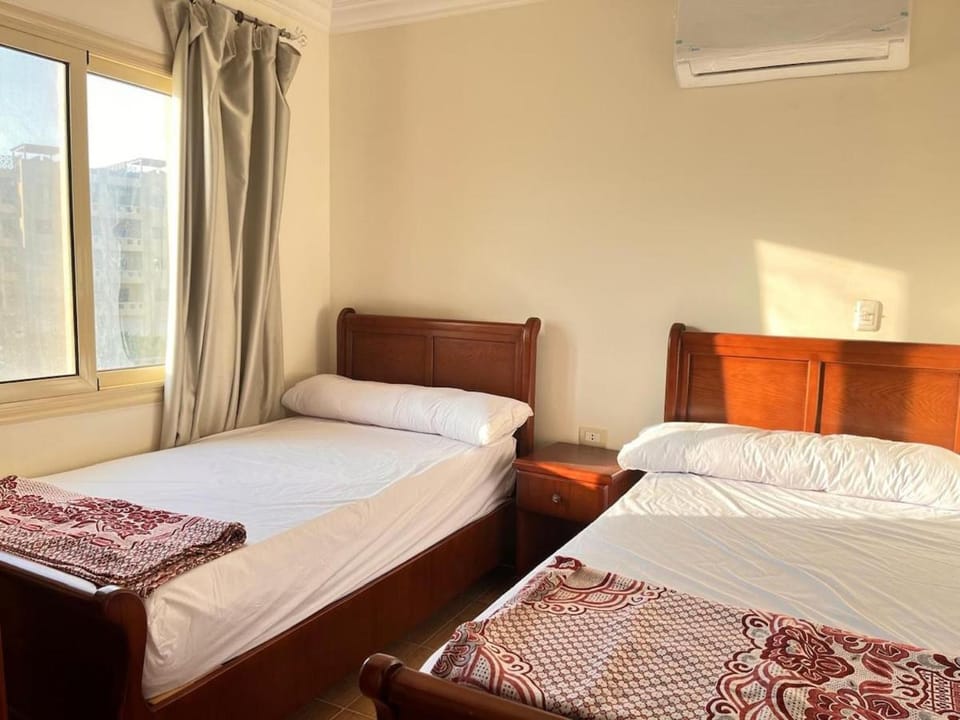 Stella heights Poolside paradise, 4 bedroom AC Apartment in Egypt
