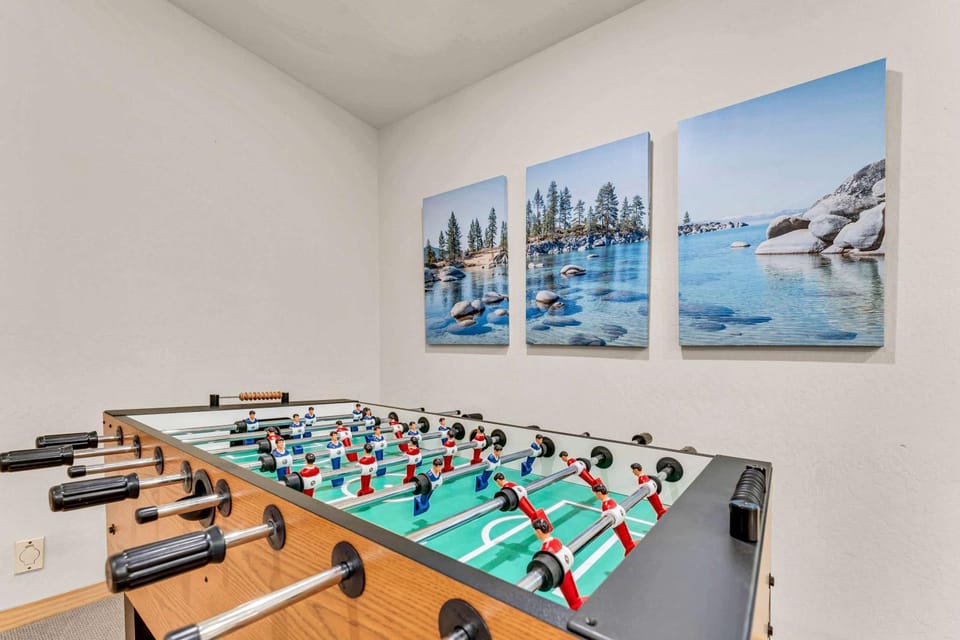 Modern Retreat in Truckee with AC and Game Room House in Truckee