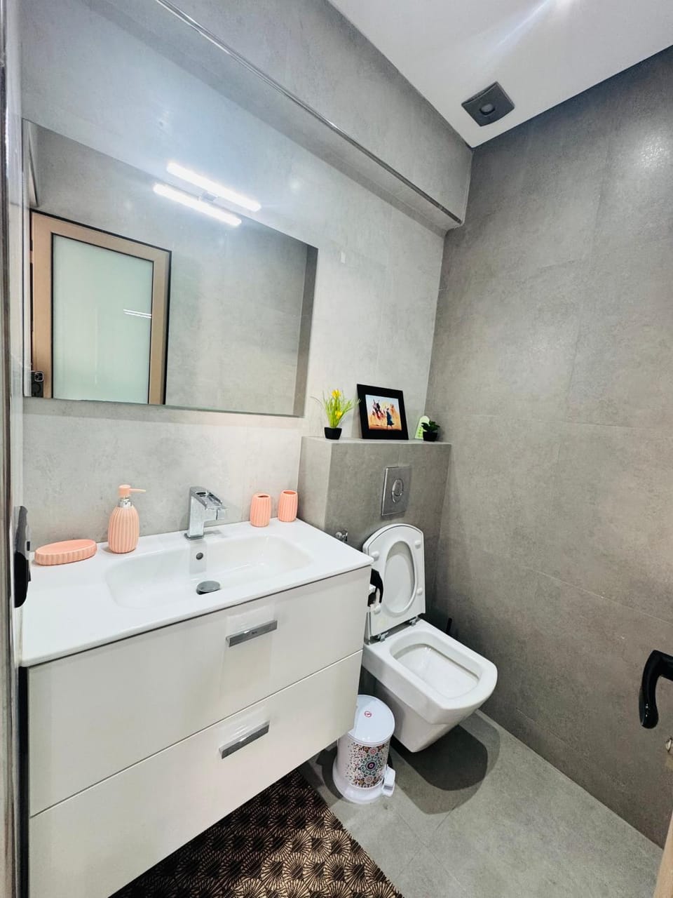 Toilet, bidet