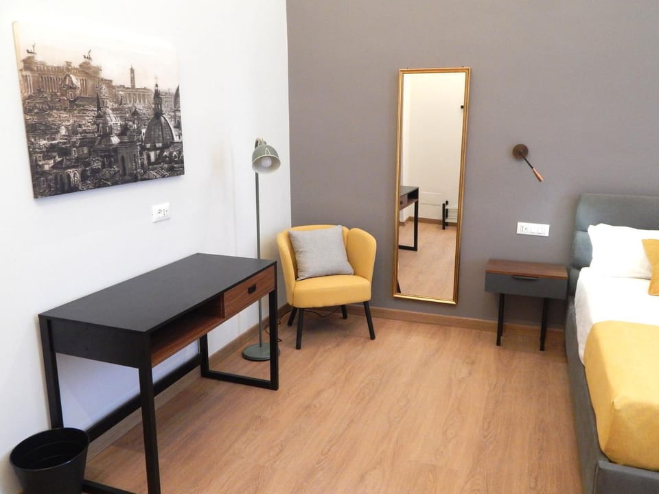 Bed, TV and multimedia, Seating area, Bedroom, wardrobe, air conditioner