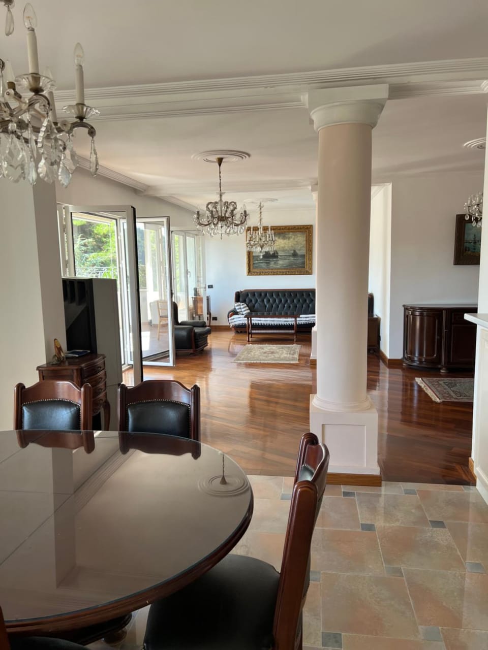 Seating area, Dining area