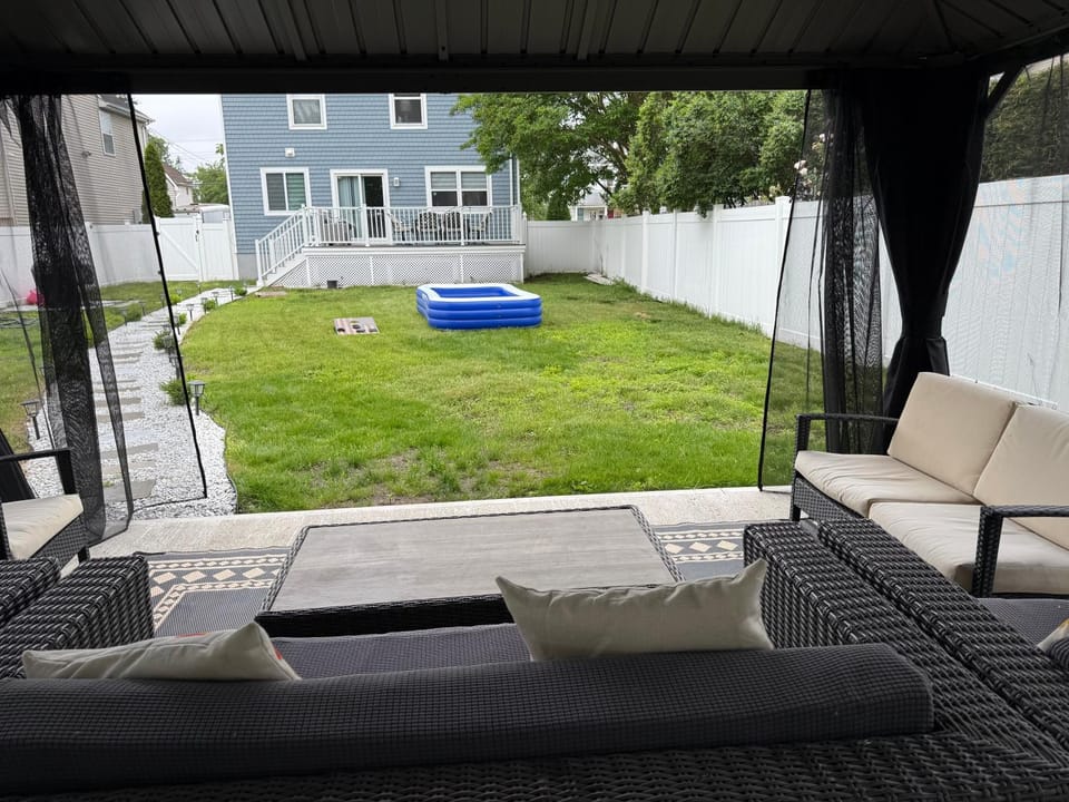 Ground-level bed bath house1mi to the beach sleep8 House in Long Branch