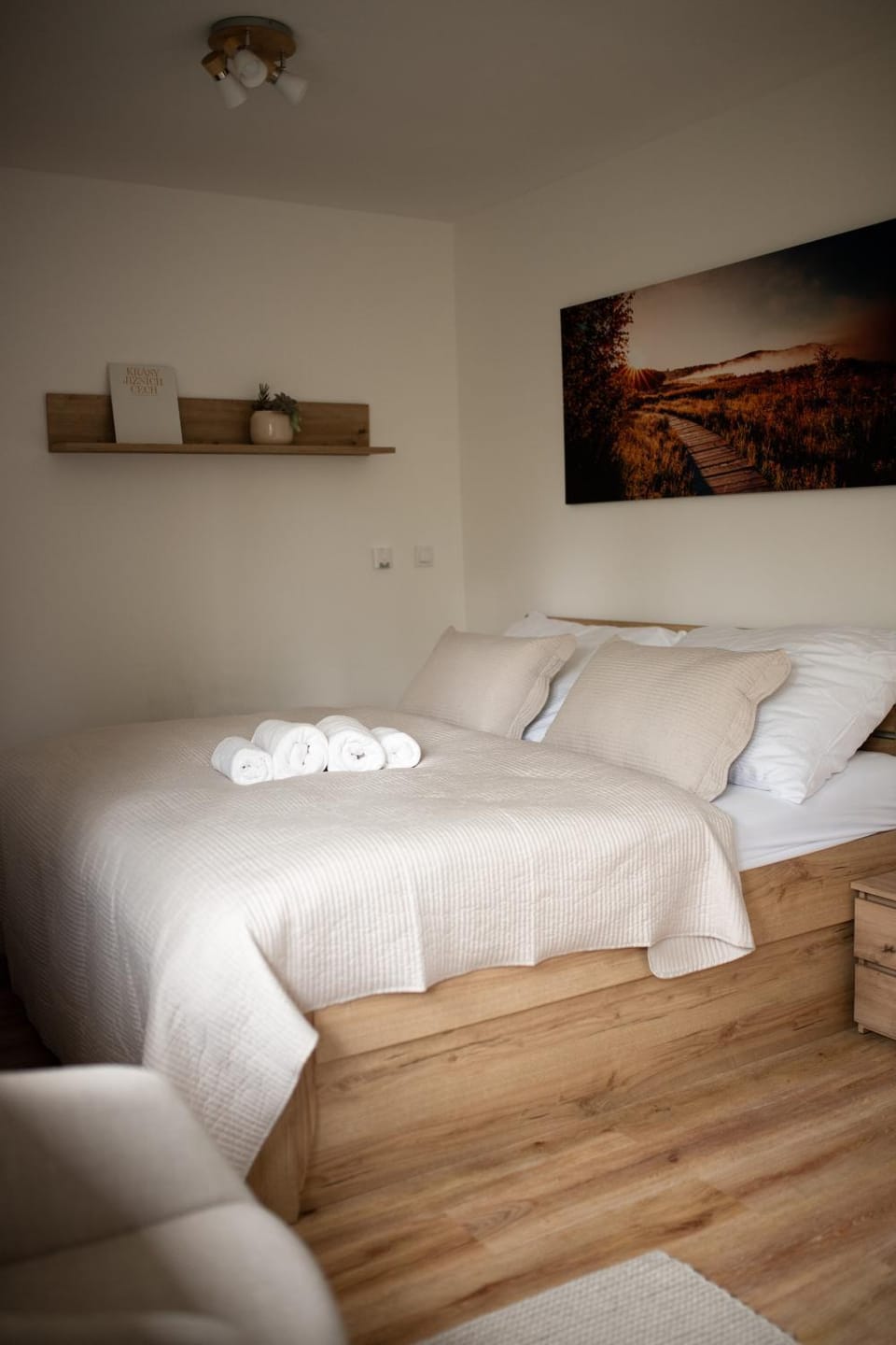 Bed, Photo of the whole room, Bedroom