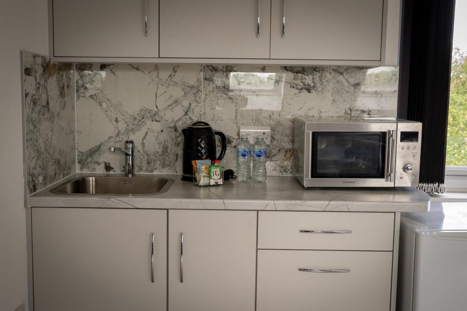 Beckbury House close to the City, 7 mins from QE and Royal Othopedic Hospital, Bham University Hostel in Birmingham