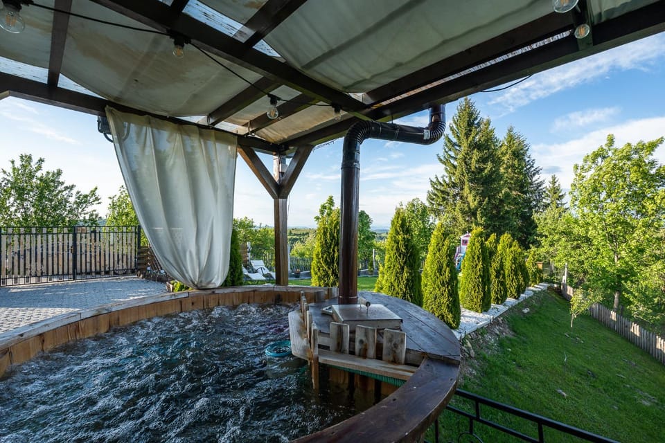 Natural landscape, Garden, Hot Tub, Swimming pool