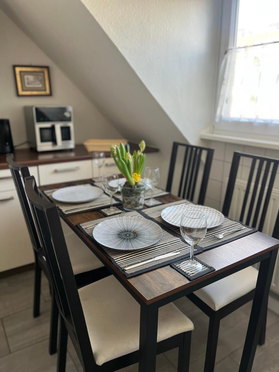 Kitchen or kitchenette, Dining area