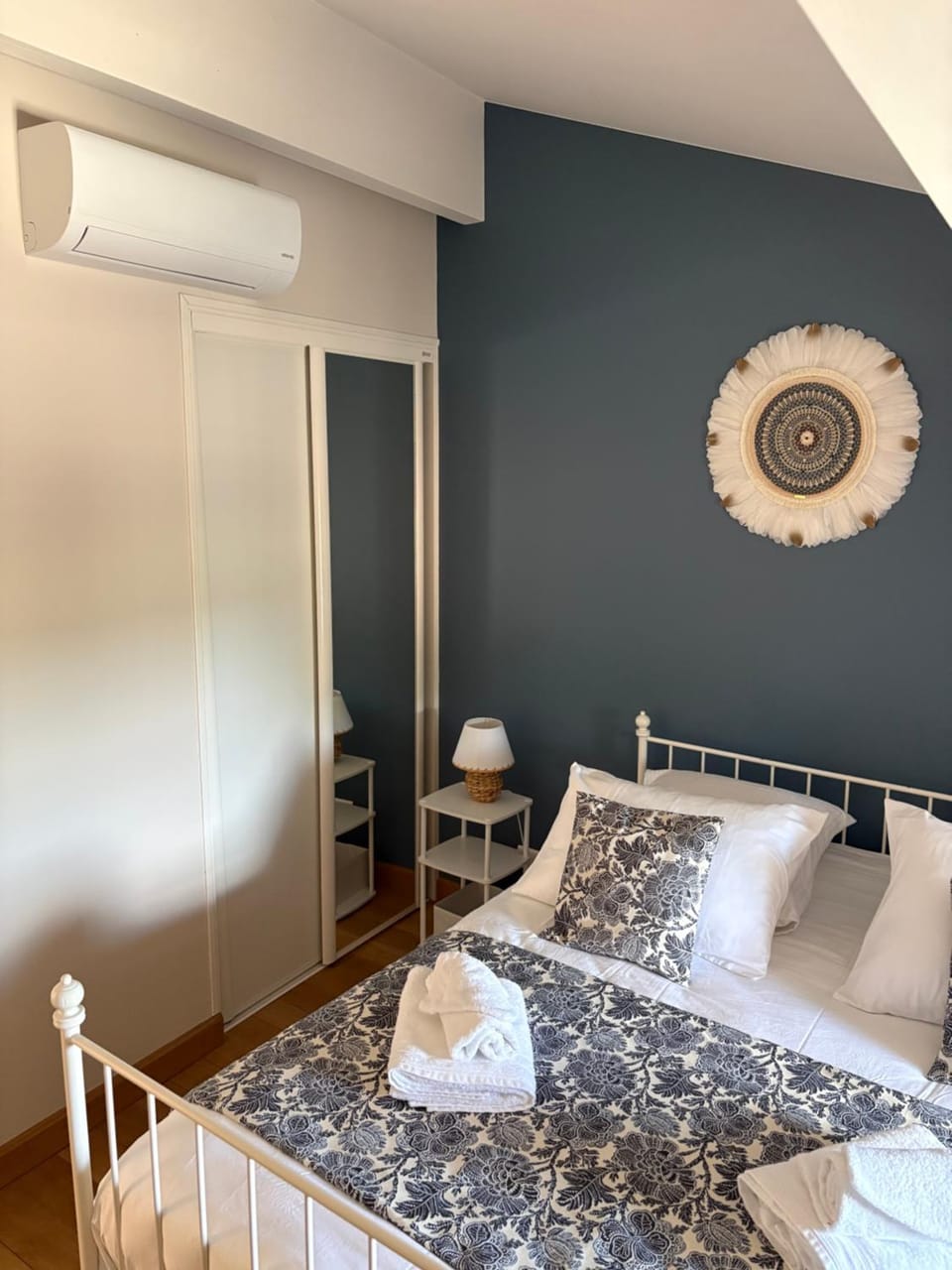 Bedroom, air conditioner