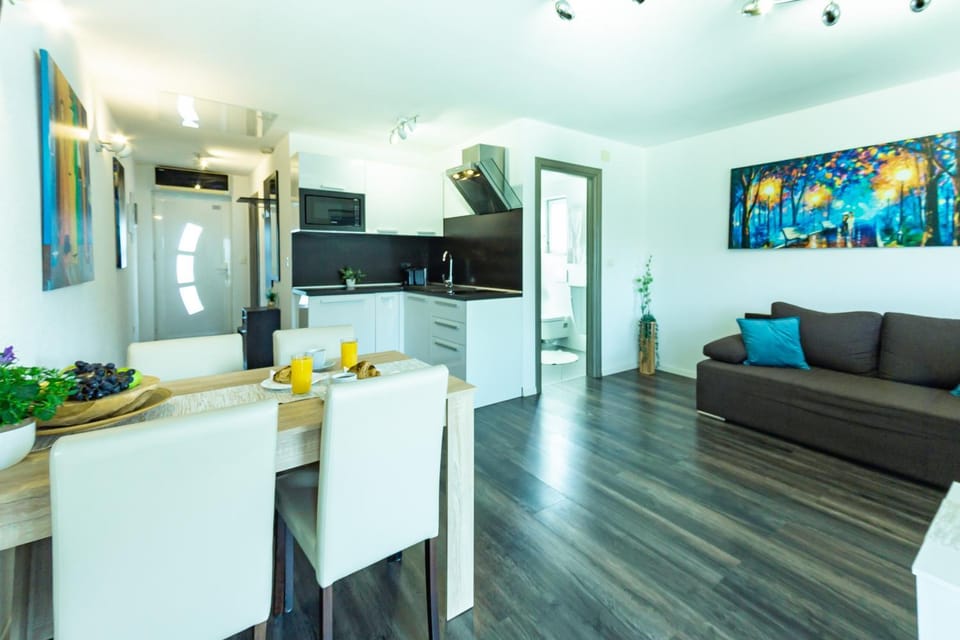 Communal lounge/ TV room, Kitchen or kitchenette