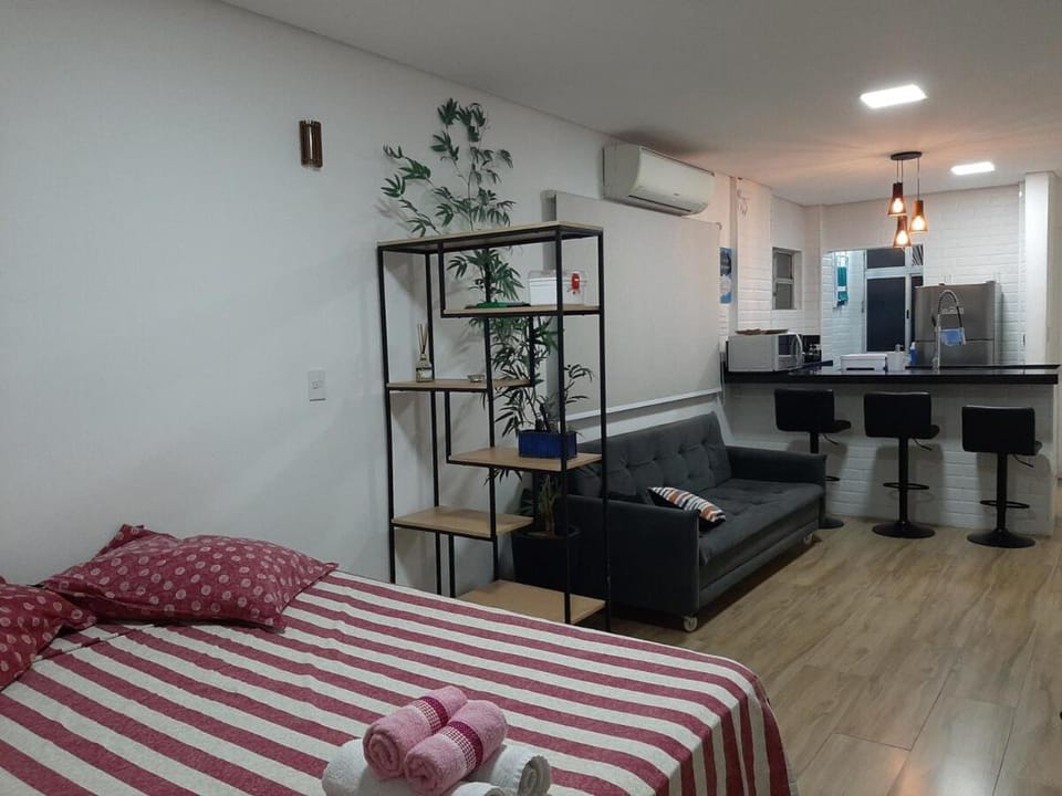 Bed, Living room, Seating area, Dining area, Bedroom, oven