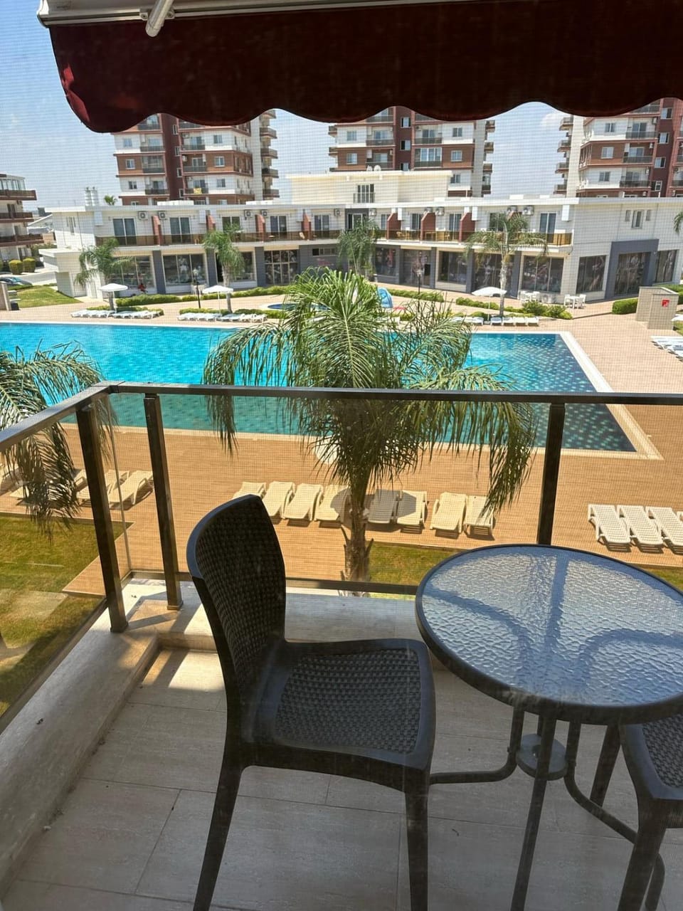 Kıbrısın gözdesi Long Beach de Havuz manzaralı stüdyo daire Apartment in Larnaca