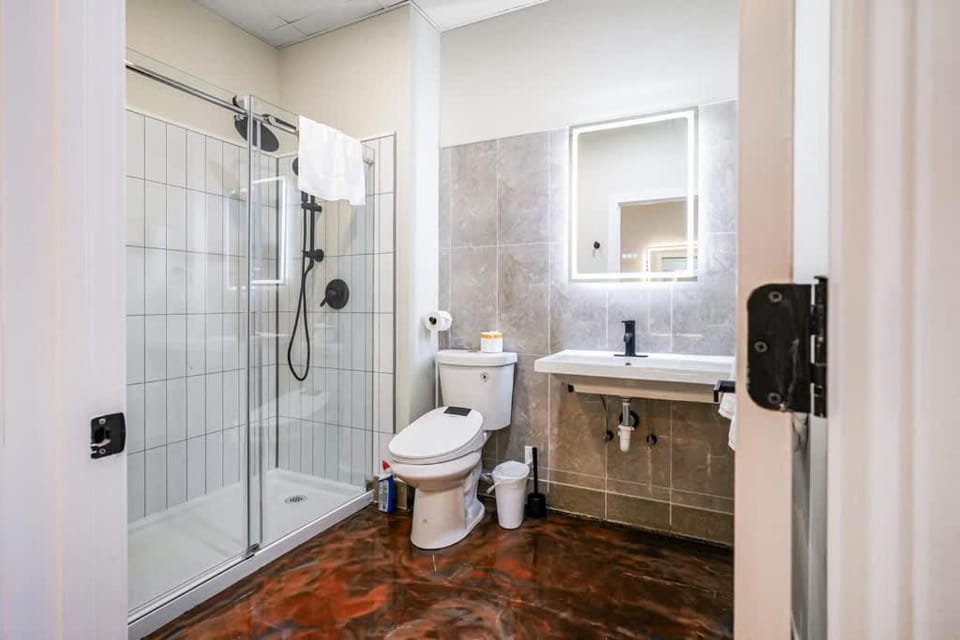 New Loft 3 min to Childrens Hospital Sleeps 4 Apartment in Pittsburgh
