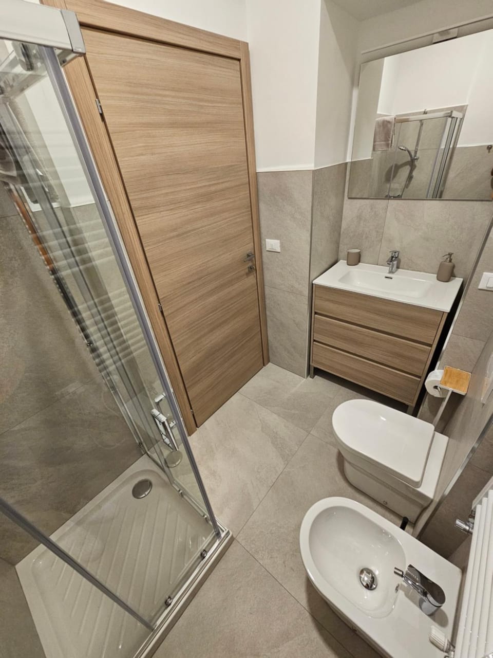 Shower, Toilet, Bathroom, towels