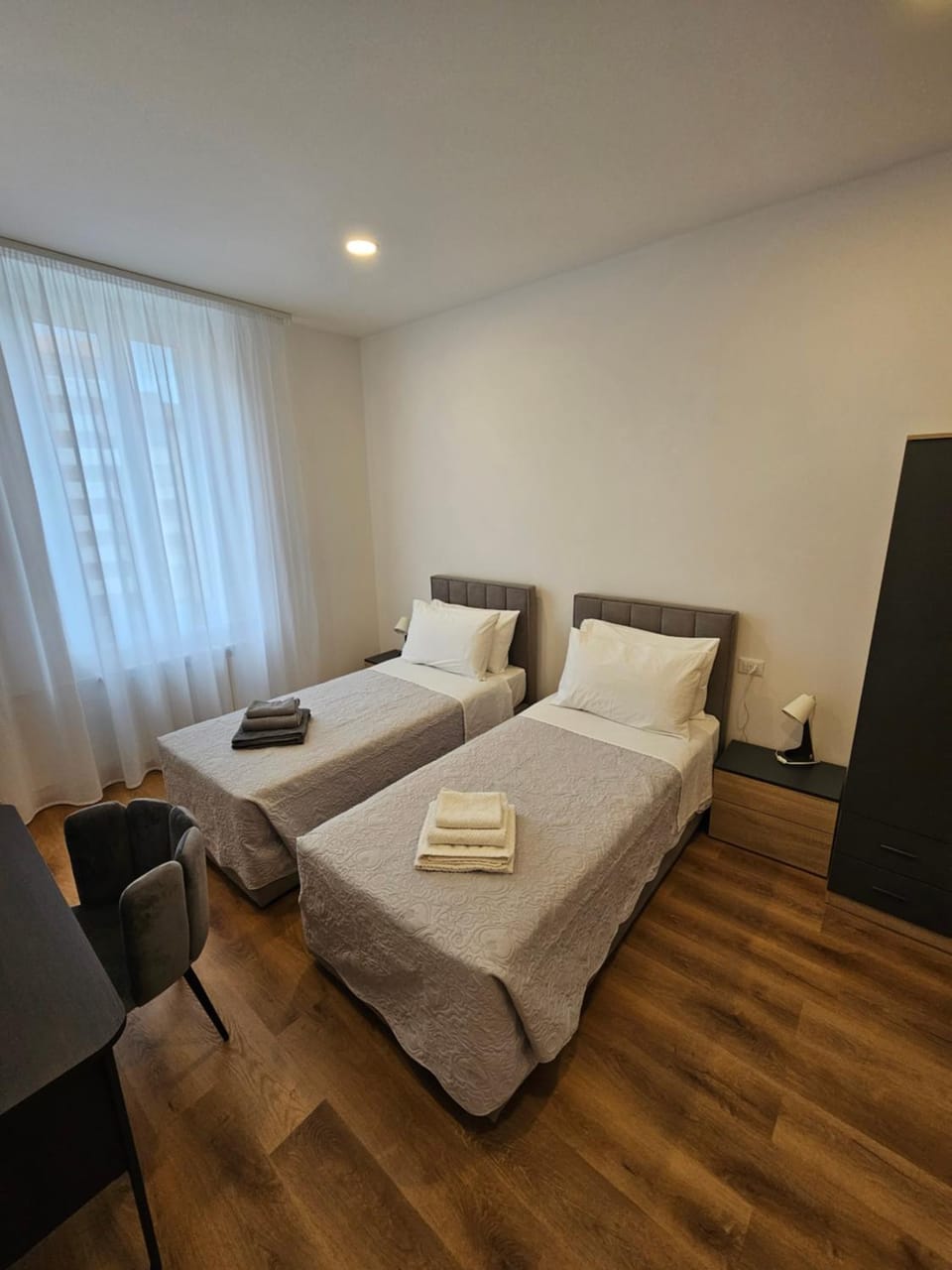 Bed, Photo of the whole room, Bedroom, towels